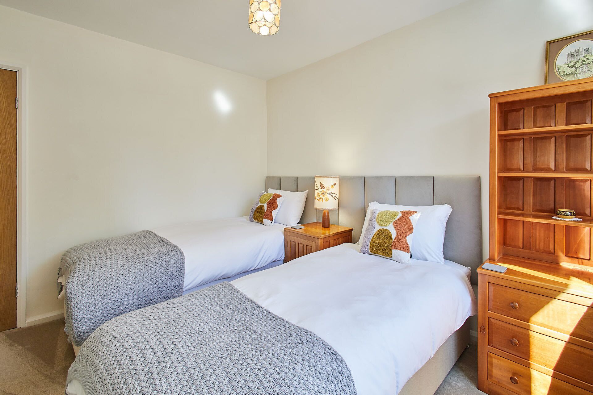 2 bedrooms, desk, iron/ironing board, WiFi