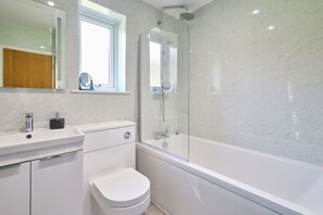 Shower, towels, shampoo - Host & Stay | Manifold (Northallerton)