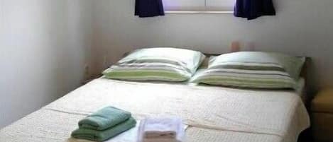 9 عدّة غرف نوم ومكواة/لوح كي وواي فاي وملاءات أسرّة