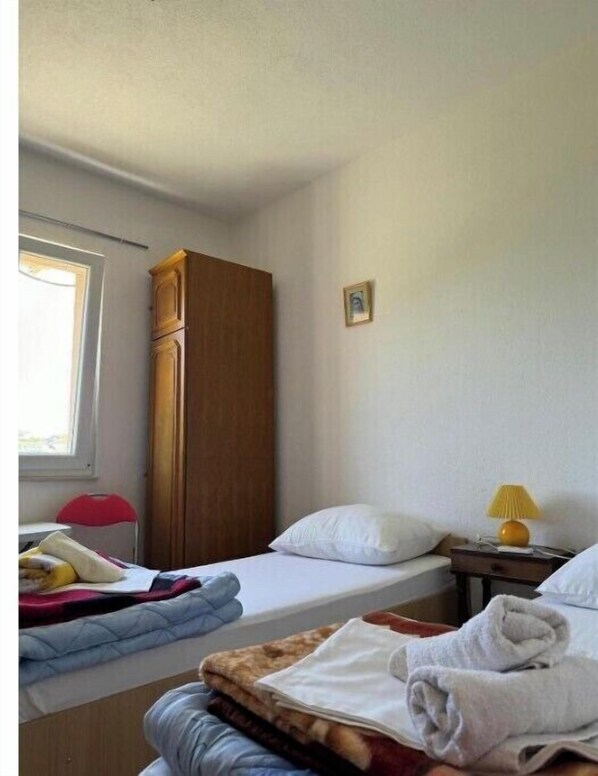 9 bedrooms, iron/ironing board, WiFi, bed sheets
