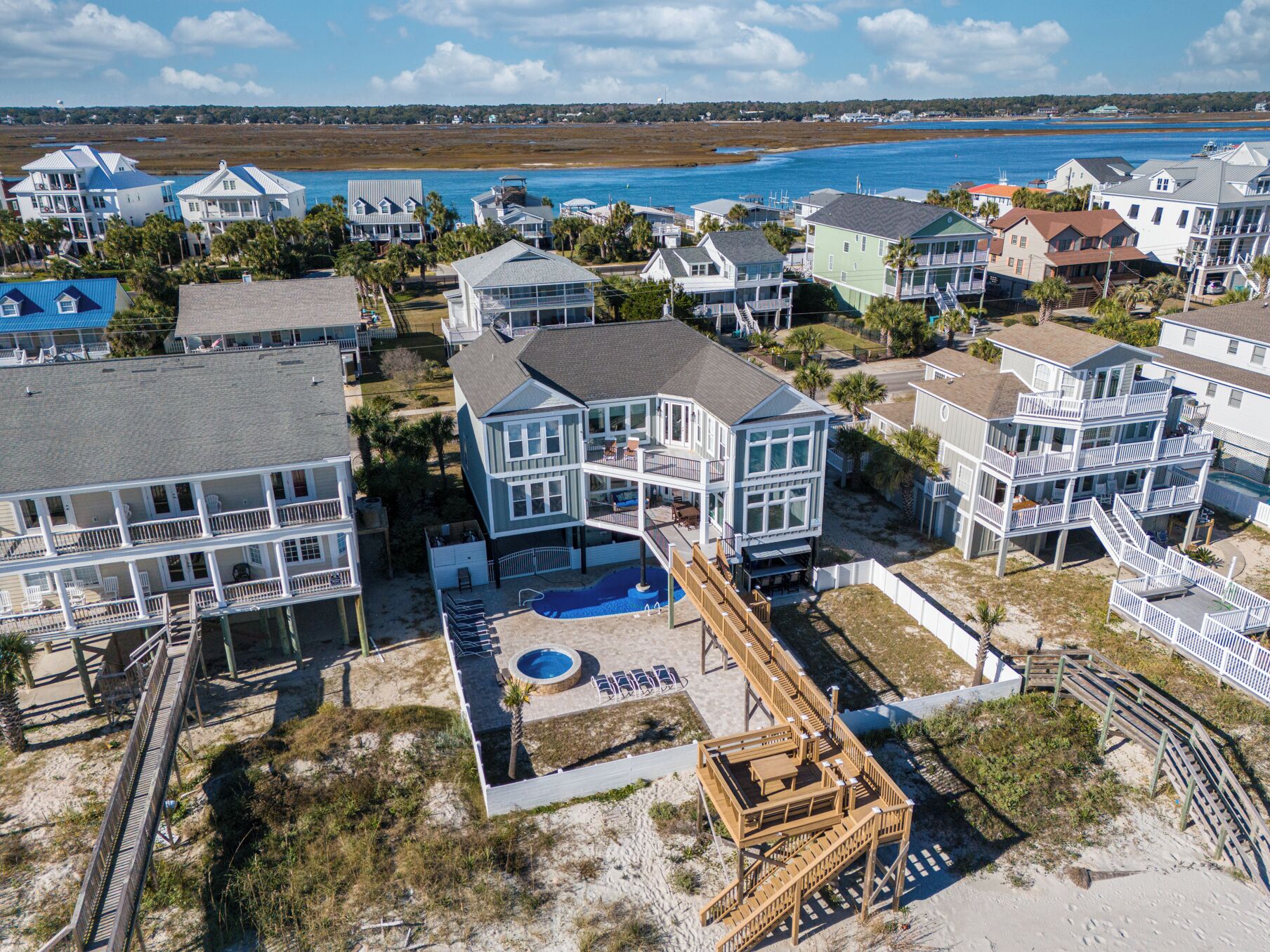 New! Emma's Oasis: Oceanfront + Pool