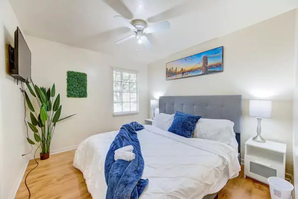 3 bedrooms, desk, iron/ironing board, free WiFi