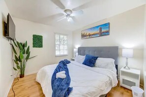 3 bedrooms, desk, iron/ironing board, free WiFi