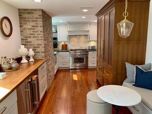 Interior - The Shain Manor Townhouse (Savannah)