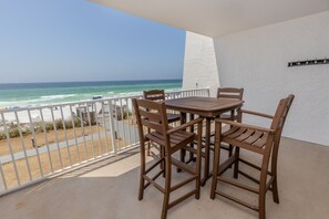 Appart'hôtel, 2 chambres | Restauration extérieure