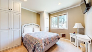 Condo, 3 Bedrooms | 3 bedrooms, iron/ironing board, free WiFi - Lakeview Villas #27 3 Bedroom Condo by RedAwning (Mammoth Lakes)