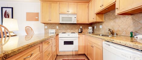 コンドミニアム 3 ベッドルーム | 専用キッチン | 冷蔵庫、オーブン、コーヒー / ティーメーカー、トースター