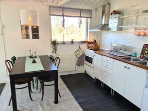 Køleskab, mikrobølgeovn, ovn, kogeplade