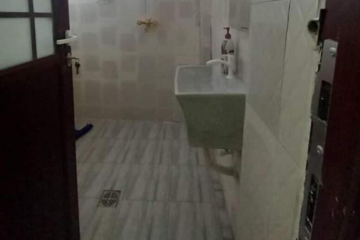 Comfort Double Room, City View | Bathroom | Towels, soap, toilet paper
