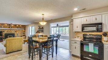 House (4 Bedrooms) | Interior