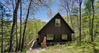 Fire Pit + Community Perks: Murphy Family Cabin!