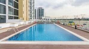 Outdoor pool - Yogi -  Azizi Riviera 18 (Dubai)