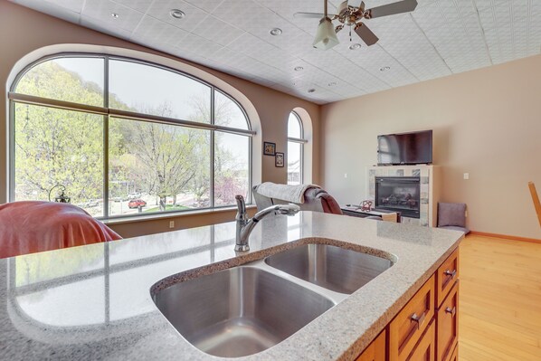 Microwave, oven, stovetop, dishwasher - Downtown Mcgregor Condo w/ Restaurant On-site! (McGregor)