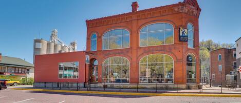 Apartemen (2 Bedrooms) | Bagian depan properti