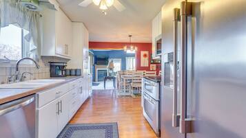 House (3 Bedrooms) | Interior