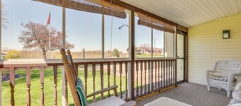 Prairie du Chien Home w/ Yard: 3 Mi to River!