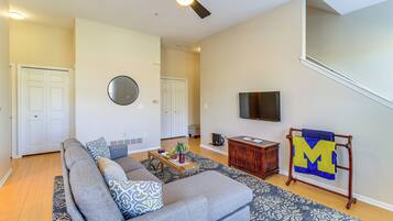 Apartment (2 Bedrooms) | Front of property