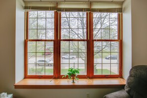 Apartment (2 Bedrooms) | Interior - Pet-friendly New Kensington Apt w/ Shared Perks (New Kensington)