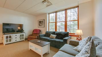 Apartment (2 Bedrooms) | Front of property