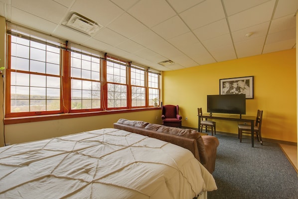 Apartment (0 Bedroom) | Interior - Day Trip to Pittsburgh: Comfy New Kensington Apt! (New Kensington)