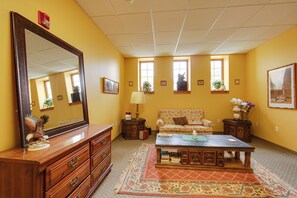 Apartment (0 Bedroom) | Interior - Day Trip to Pittsburgh: Comfy New Kensington Apt! (New Kensington)