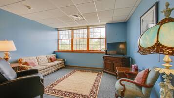 Apartament (1 Bedroom) | Sala d'estar | Televisor