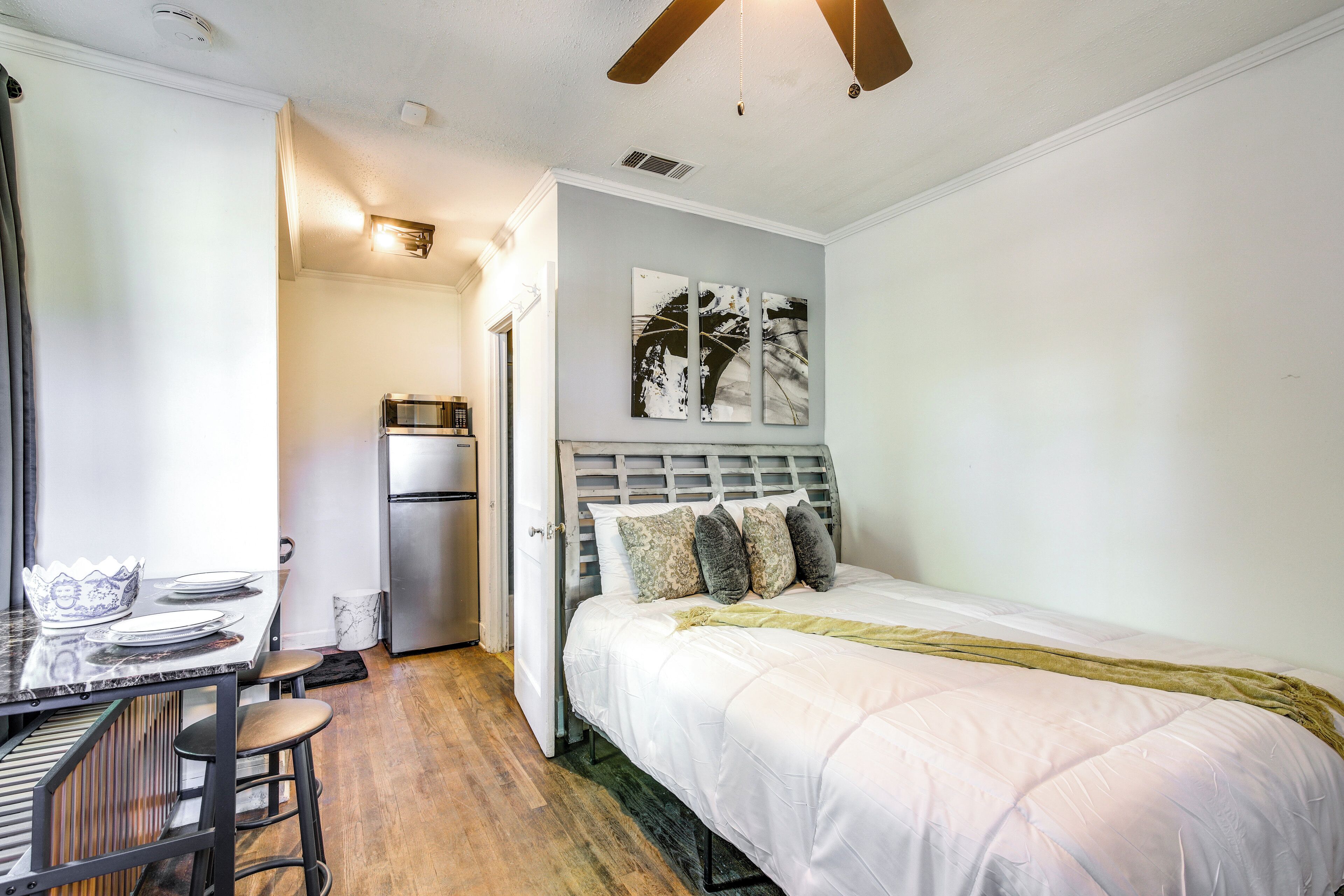 Apartment (0 Bedroom) | Interior