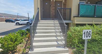 Modern 2BDR | 1 BATH | Free Parking | Minutes to Hwy 401