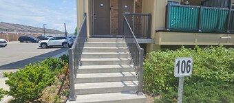 Modern 2BDR | 1 BATH | Free Parking | Minutes to Hwy 401