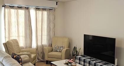 Modern 2BDR | 1 BATH | Free Parking | Minutes to Hwy 401
