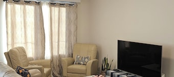 Modern 2BDR | 1 BATH | Free Parking | Minutes to Hwy 401