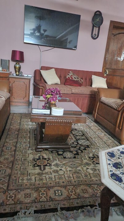 Cosy Comfortable safe stay at affordable price in Kolkata #1