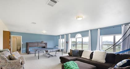 Family Ranch on 14 Acres +Wiffle Ball & Disc Golf Course and Large Game Room
