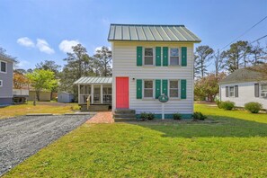 Exterior - Love and Luck on Chincoteague Island! (Chincoteague Island)