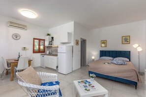 Studio dành cho gia đình (Holiday Home Sladonja - Apartment 02) | 1 phòng ngủ, két bảo mật tại phòng, khu vực làm việc phù hợp cho laptop 