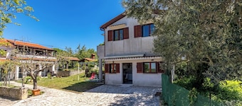 Holiday Home Sladonja Apartments