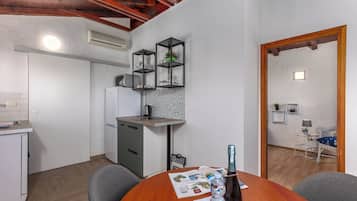 Familienapartment, 1 Schlafzimmer (Holiday Home Sladonja - Apartment 01) | Esszimmer