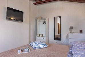 Apartemen Keluarga, 1 kamar tidur (Holiday Home Sladonja - Apartment 01) | 1 kamar tidur, brankas, dan ruang kerja ramah laptop