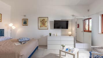 Laptop workspace, iron/ironing board, free WiFi, bed sheets