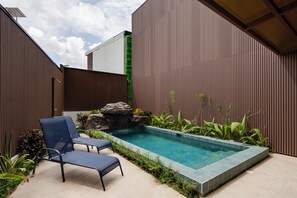 حمّام سباحة خارجي