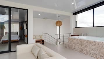 3 bedrooms, in-room safe, desk, iron/ironing board