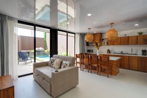 Smart TV - Cozy brand new Villa, private pool, jacuzzi, balcony, volcano view, 3 stories (La Palma de la Fortuna)