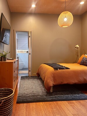 1 chambre, bureau, fer et planche à repasser, accès au Wi-Fi (inclus)