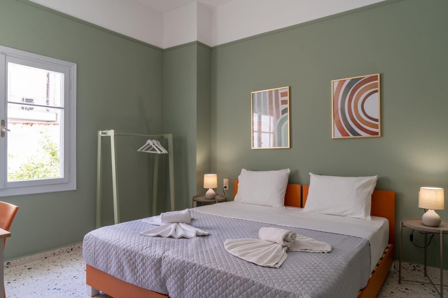 3 slaapkamers, een strijkplank/strijkijzer, gratis wifi, beddengoed