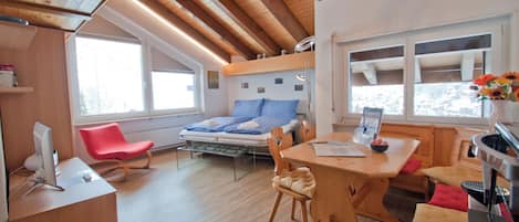 Apartamento tradicional | Área de estar | TV de tela plana