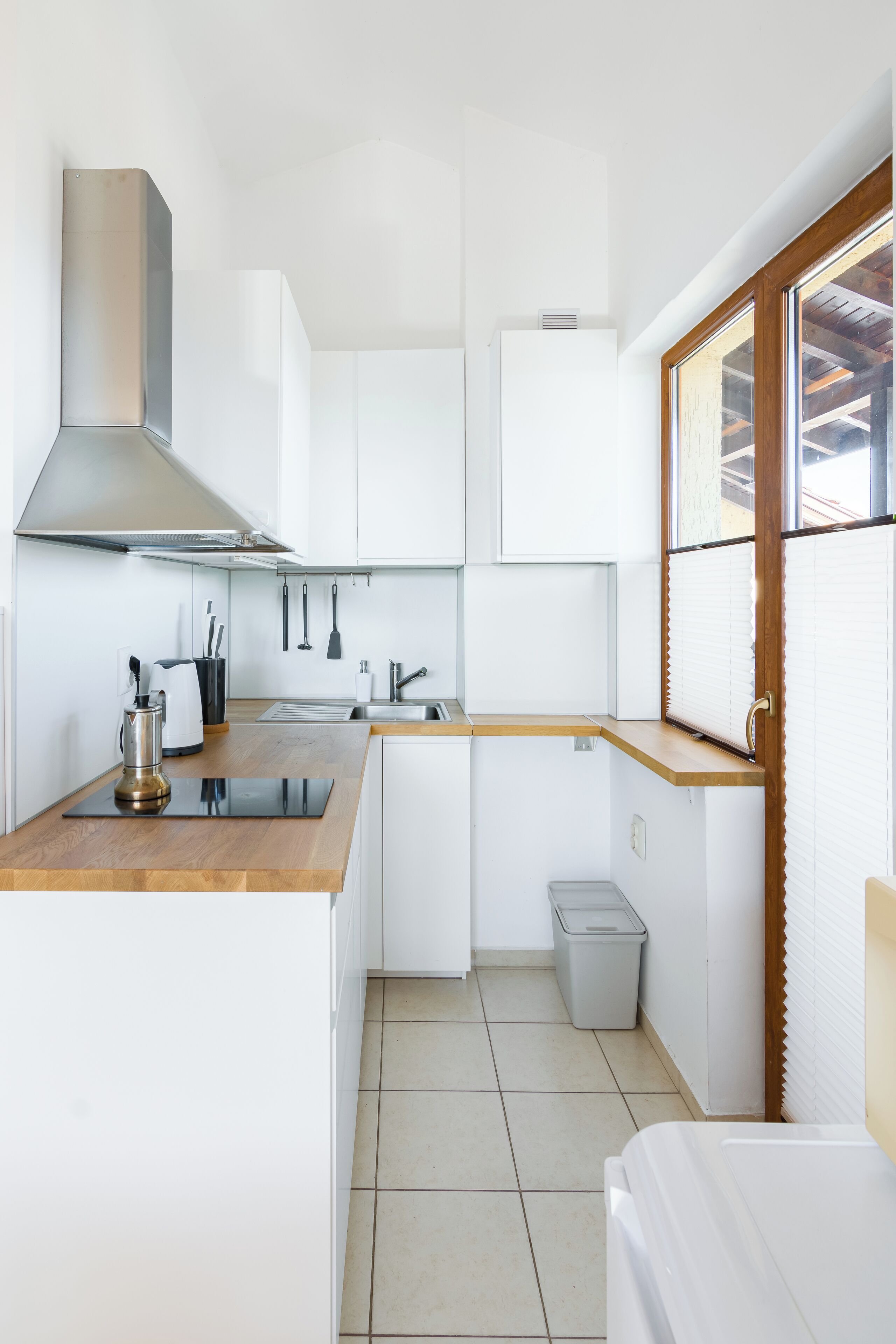 Basic Studio Suite, Mountain View | Private kitchen | Fridge, microwave, stovetop, electric kettle