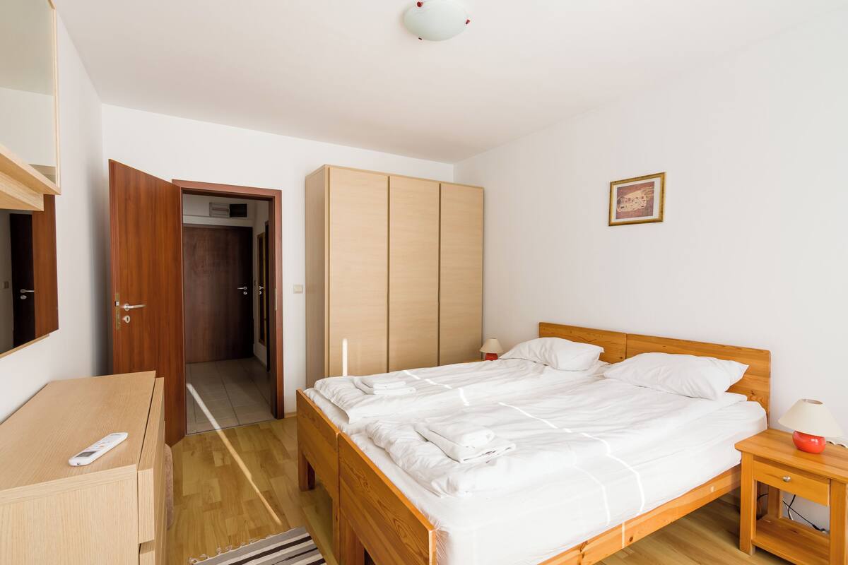 Free WiFi, bed sheets