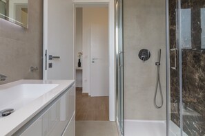 تجهيزات دش، مجففات شعر، مناشف