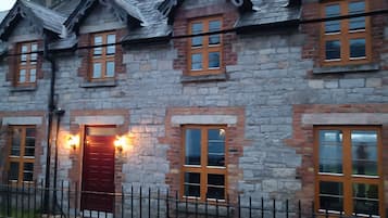 Cabin | Exterior