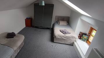 Cabin | 6 bedrooms, iron/ironing board, free WiFi, bed sheets